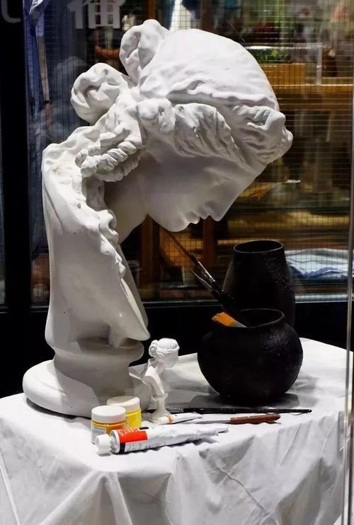 爆笑!把石膏像黑上畢業(yè)展的也只有這個(gè)美院了